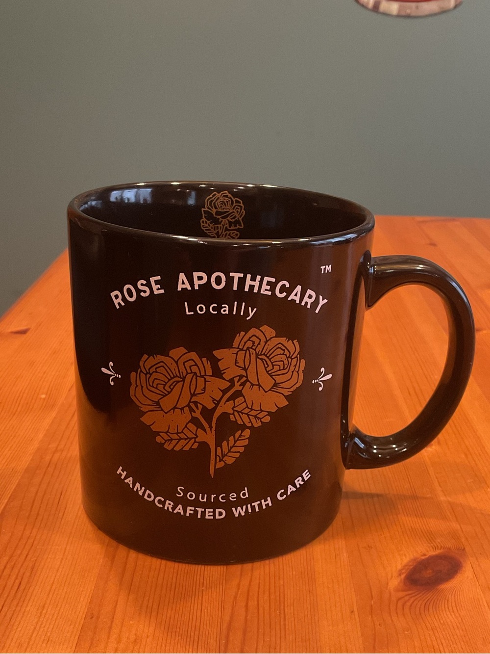 ROSE APOTHECARY MUG JUMBO 20 OZ SCHITT’S CREEK BLACK GOLD ROSE